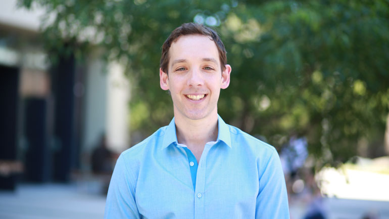 Στα Ελληνικά μίλησε στο κοινοβούλιο της Βικτώριας ο ομογενής βουλευτής Στηβ Δημόπουλος